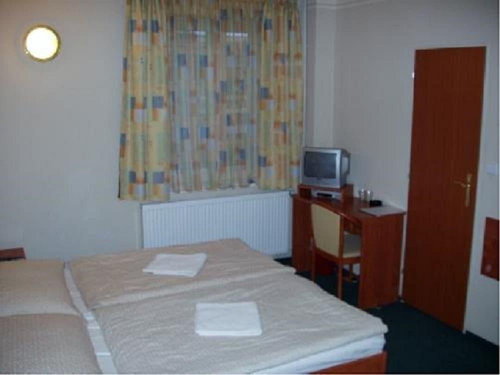 Hotel U Hvezdy Прага Экстерьер фото